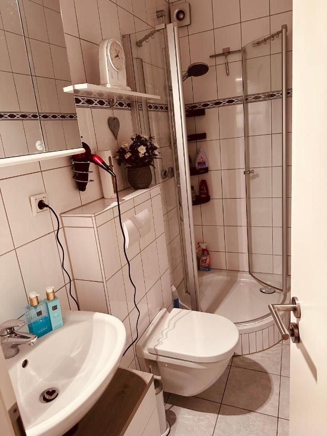 4 Zimmer 11 Personen Wohnung Garten Terrasse Grill 2 Badezimmer Wuppertal Exteriör bild